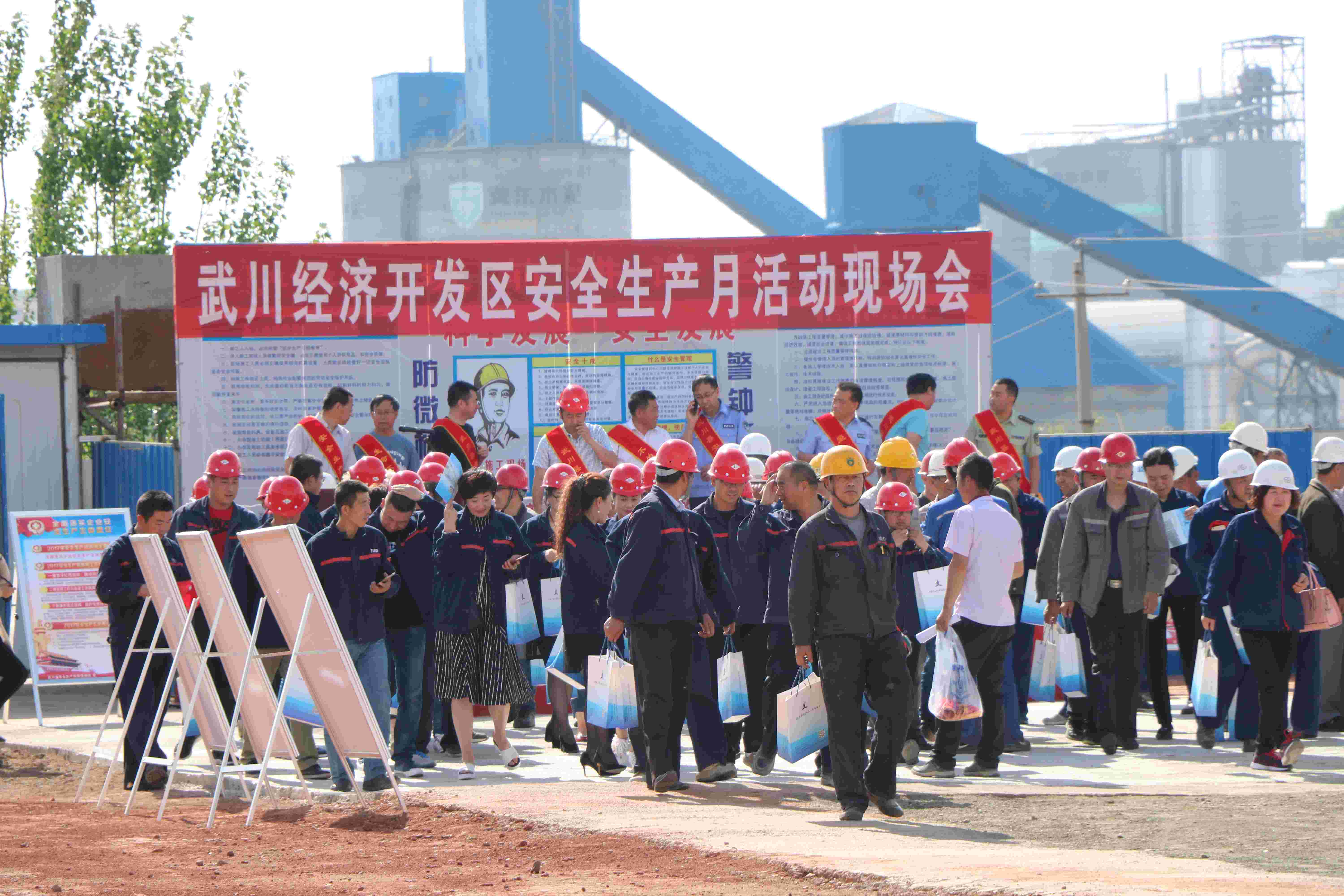 年產(chǎn)22000噸高性能超細纖維玻璃棉項目管委會舉辦安全宣傳