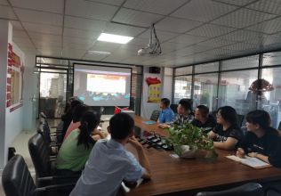 公司組織全體員工觀看學(xué)習(xí)全國脫貧攻堅總結(jié)表彰大會