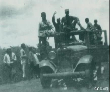 1938年3月31日，129師在邯長公路的響堂鋪伏擊日軍，這是在戰(zhàn)斗中繳獲的汽車。