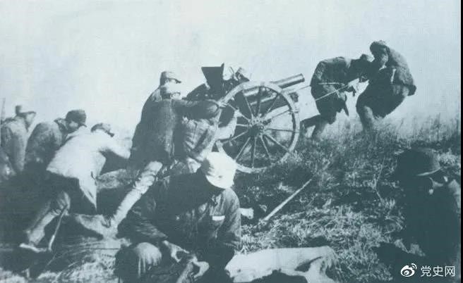 1938年2月22日，129師368旅兩個團在井陘與娘子關之間的長生口設伏，擊斃日軍130余人。圖為八路軍在此役中繳獲的山炮。