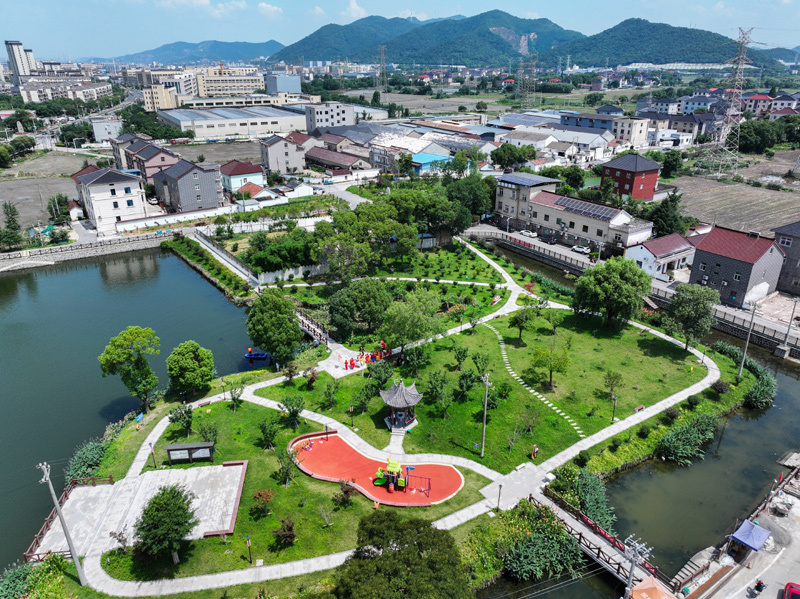 新的偉大奮斗創(chuàng)造新的歷史偉業(yè)——以習(xí)近平同志為核心的黨中央引領(lǐng)“十四五”經(jīng)濟(jì)社會(huì)發(fā)展紀(jì)實(shí)